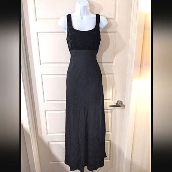 Vintage Velvet Detail Scoop Neck Dress with Lace up back Evening/Prom Dress - Picture 1 of 4